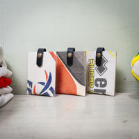 Porte-cartes rugby upcyclé en ballon - La Vie est Belt La vie est belt Hersée Paris 9
